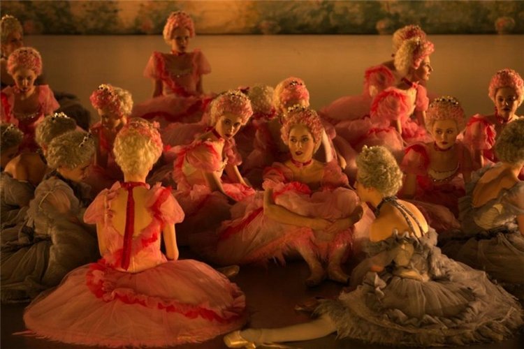 Выставка костюмов к фильму " Матильда", часть 2