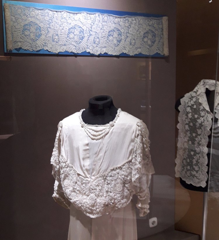 Выставка "Узоры свадьбы кружевной". Зал 2 | Бэйбики Выставка "Узоры свадьбы кружевной". Зал 2