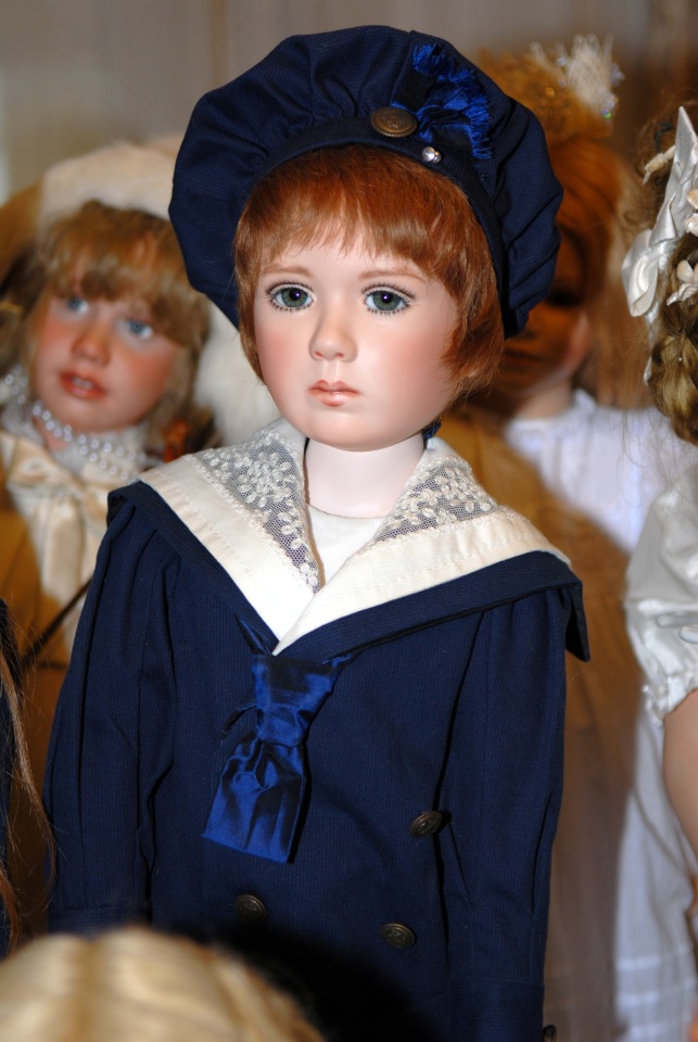 История о том, как я поставила кукол в витрину. Проект "За стеклом"