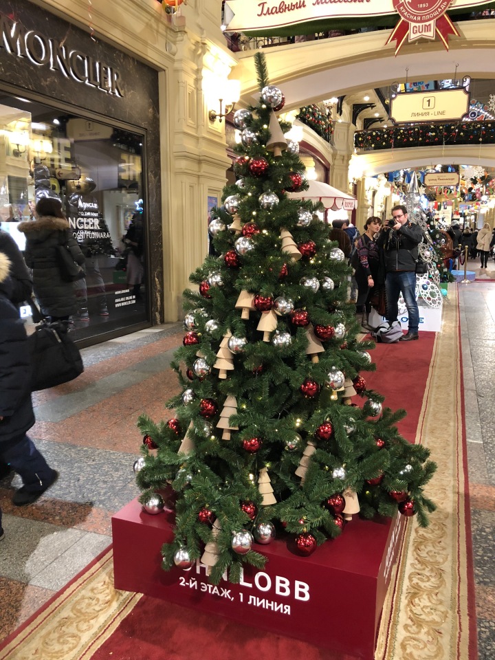 Москва предновогодняя... выставка новогодних елок в ГУМе - очень красиво
