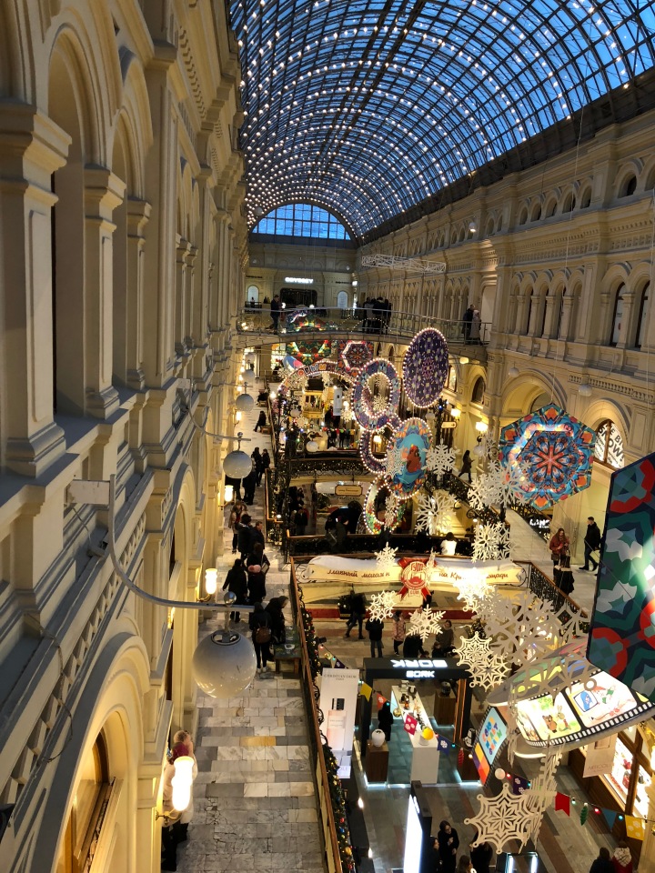 Москва предновогодняя... выставка новогодних елок в ГУМе - очень красиво