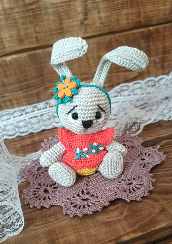 Зайчиков много не бывает — Вязаные игрушки и амигуруми: крючком (фото 6)