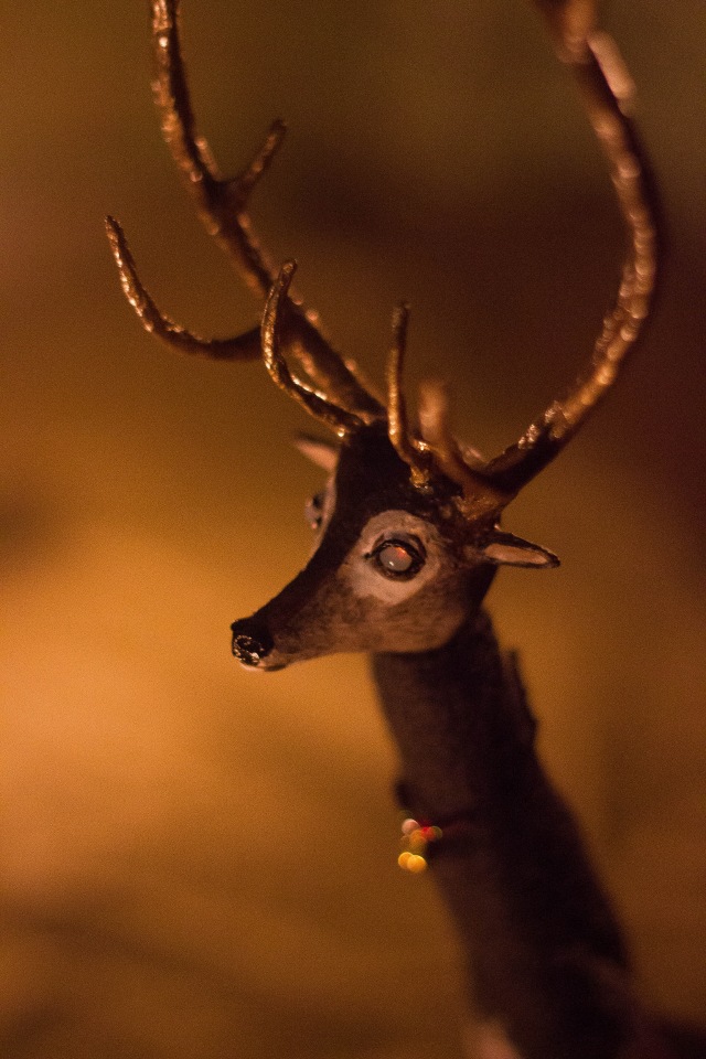 Чертополоховый олень, бабочка вечерней зари, белый шаман