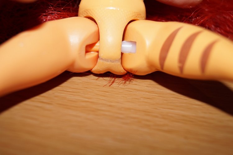 Замена сломанной ноги кукле Monster High