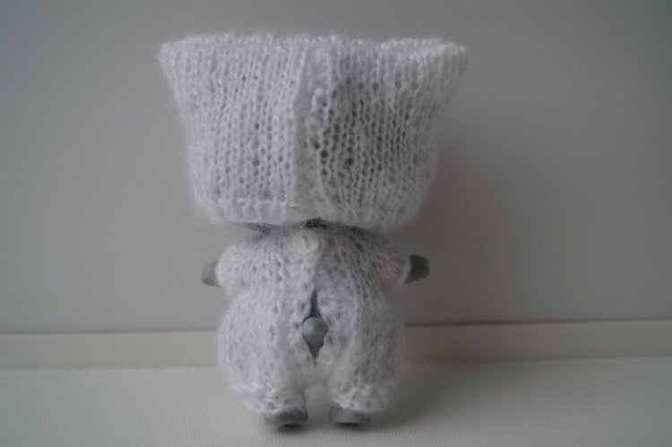 Связала милые одежки для мини Басика и Лили (фото 7)