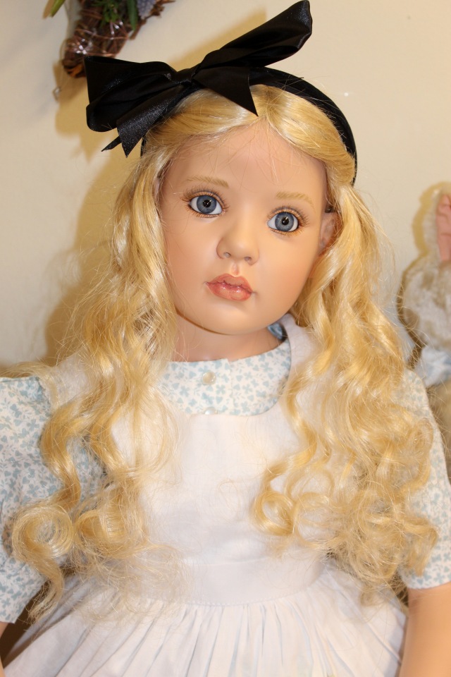 Встреча коллекционеров в магазине. Выбор кукол из новой коллекции Гюнзел. Часть первая - Алиса. ОПРОСНИК