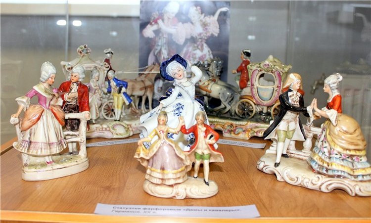 Выставка "Хрупкий мир фарфора", Старицкий краеведческий музей