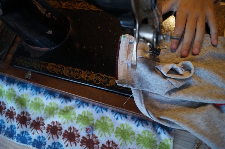 Агаша шьёт для Басика. Толстовка Дракоша