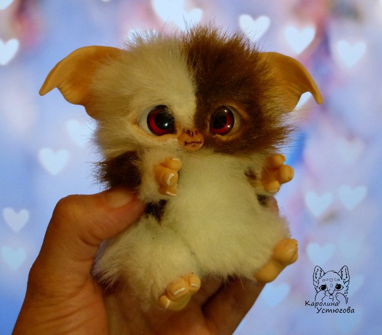 Могвайчик Гизмо в комбинезоне