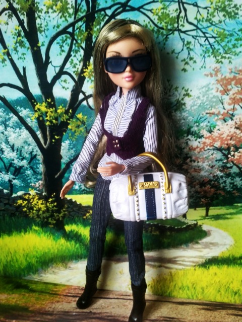 Кукла с красивыми глазами