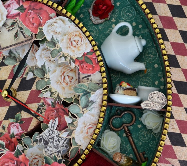 Часы "Моя Алиса" с миниатюрой