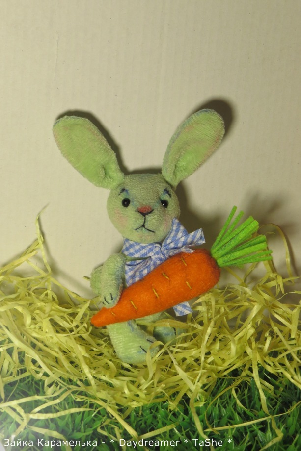 Зайка цвета свежего салата по имени Карамелька
