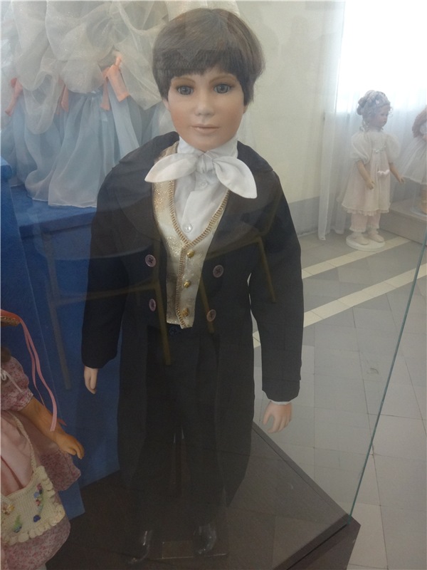 Выставка " Лабиринты кукольной жизни"