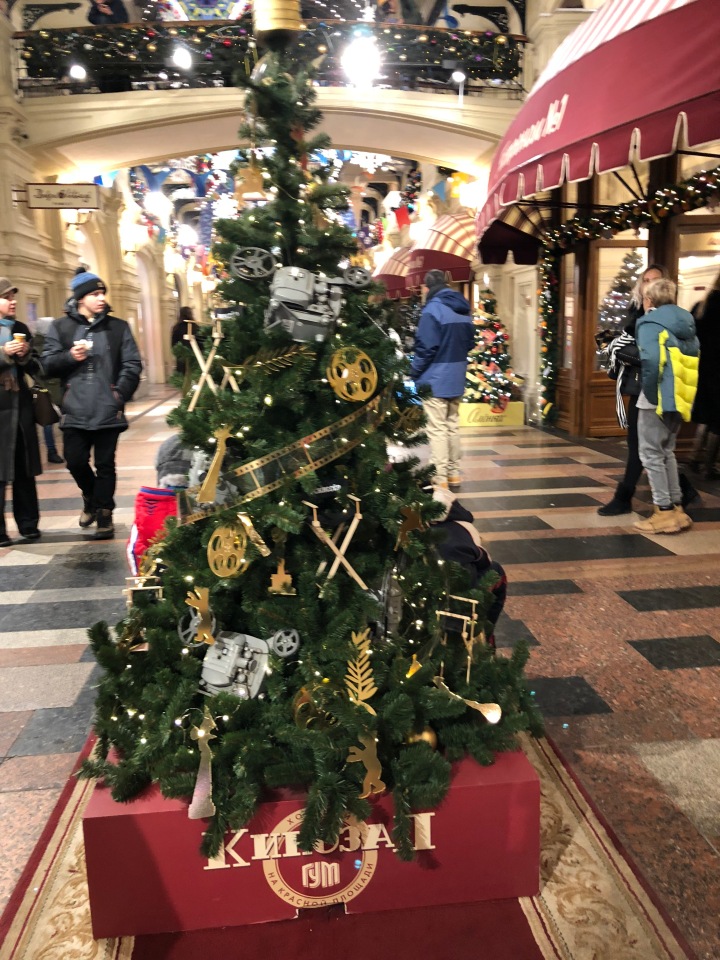 Москва предновогодняя... выставка новогодних елок в ГУМе - очень красиво