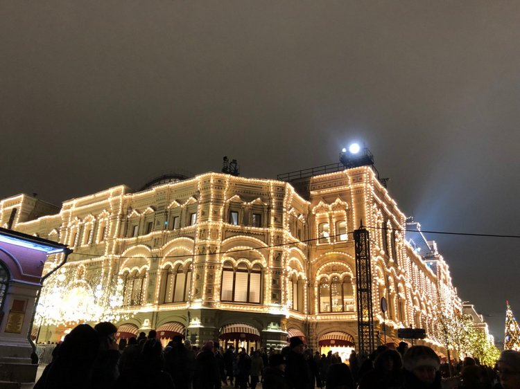 Москва предновогодняя... выставка новогодних елок в ГУМе - очень красиво