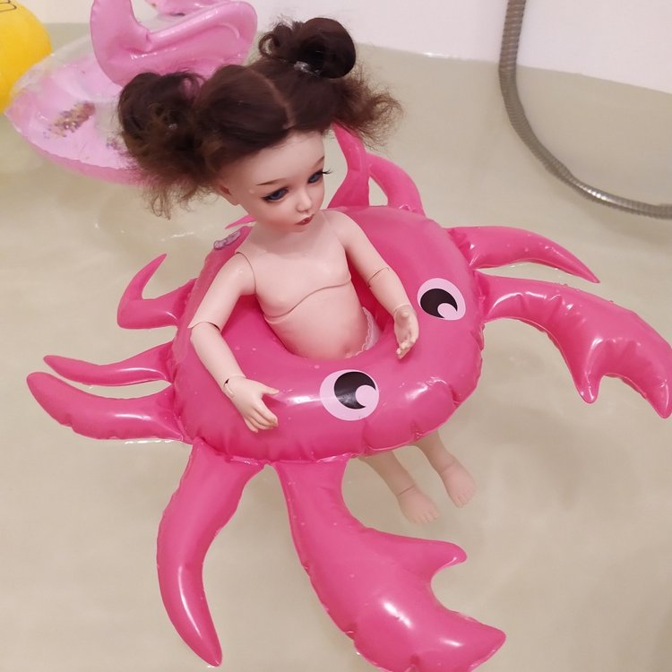 Как мы догоняли лето или примерка кругов для бассейна моей Боночкой