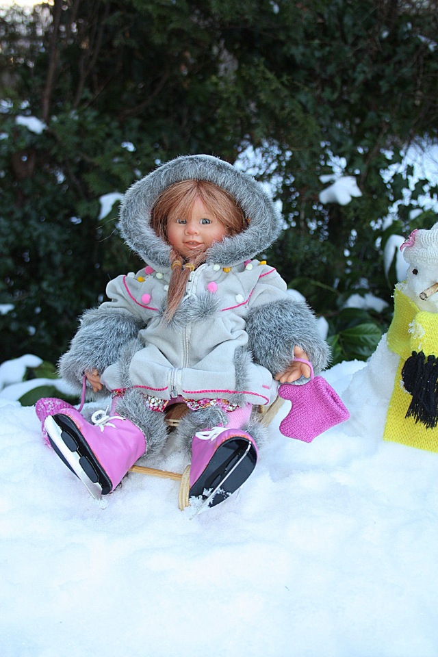 Снежные забавы Кети и Рози. Провожаем зиму