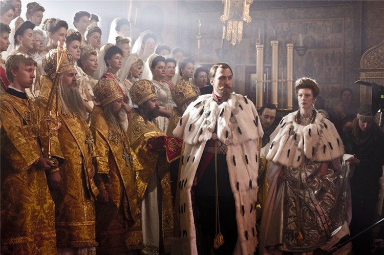 Выставка костюмов к фильму " Матильда" (фото 3)