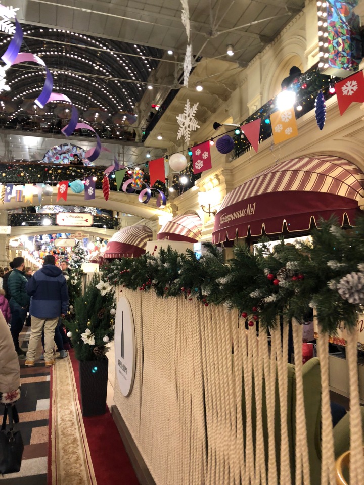 Москва предновогодняя... выставка новогодних елок в ГУМе - очень красиво