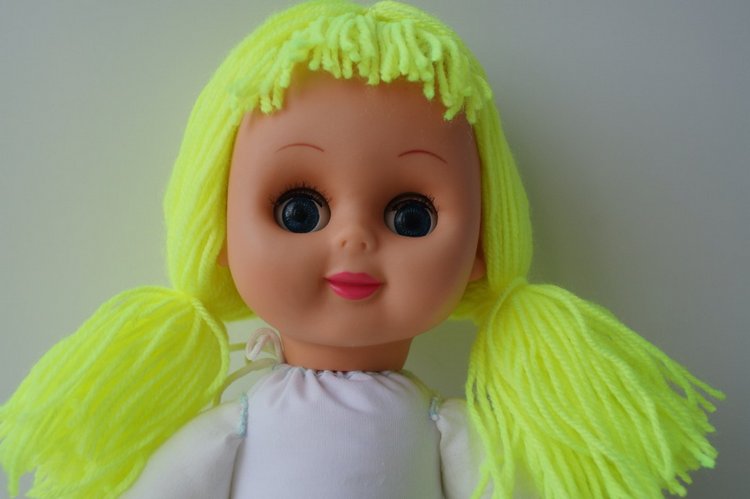 Вторая выписка октября. Машенька здорова. Кукла из лужи стала милашкой. Коровка замычала. Как поставить Лолочку на ножки,