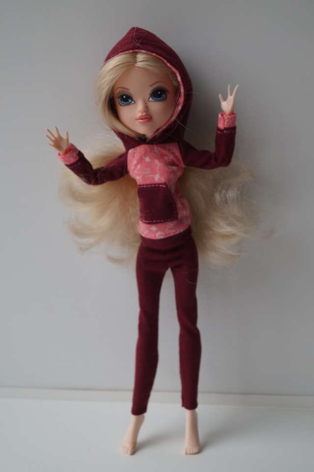 Вторая выписка ноября. Как поставить куклу на ножки, если их нет. Соединяю туловище и голову. У нас и пирамидки лечатся