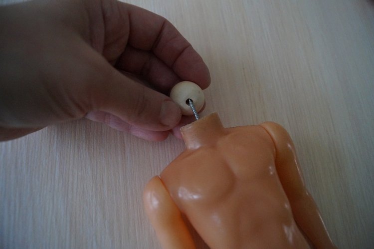 Третья выписка декабря. Ещё одна ёлочка здорова! Как починить шейное крепление кукломужчины (мои ошибки и способы их