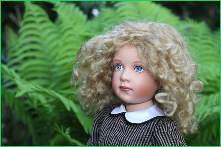 Sonja гуляет в саду. Коллекционная кукла от Helen Kish