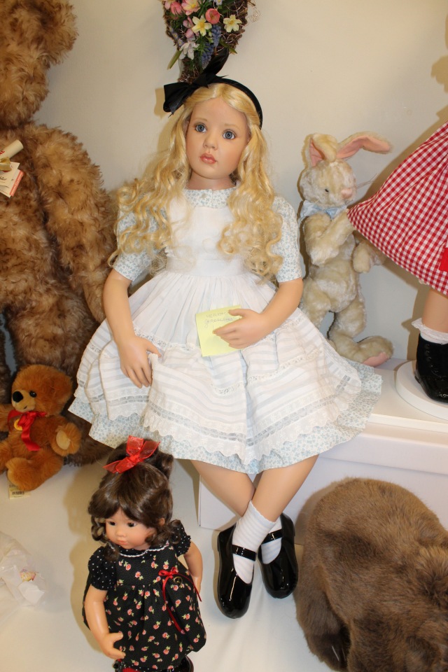 Встреча коллекционеров в магазине. Выбор кукол из новой коллекции Гюнзел. Часть первая - Алиса. ОПРОСНИК