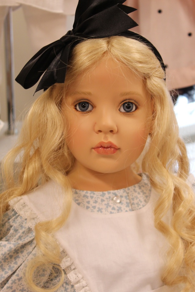 Встреча коллекционеров в магазине. Выбор кукол из новой коллекции Гюнзел. Часть первая - Алиса. ОПРОСНИК