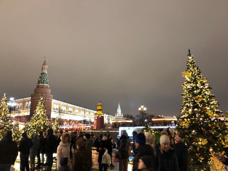 Москва предновогодняя... выставка новогодних елок в ГУМе - очень красиво