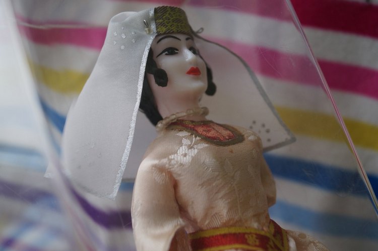 Помните, в детстве были такие игрушки, которые стояли в серванте и на них можно было только смотреть