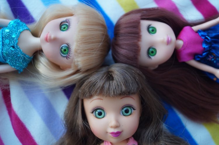 Три разные, но одинаковые куклы. Катя в разных возрастах