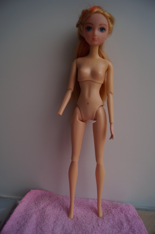 Первая выписка ноября. Починка шейного крепления у Братц, утерянная кисть восстановлена, как привести в порядок фабричную