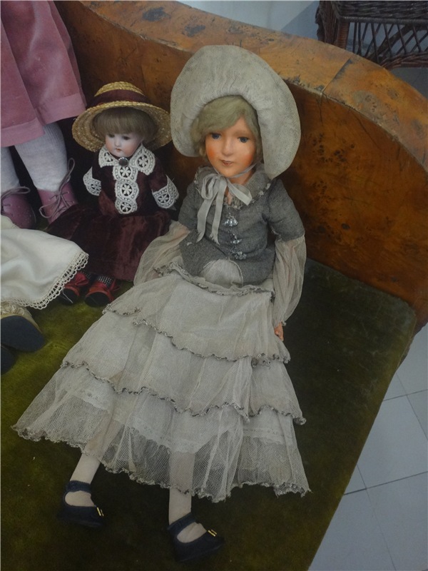 Выставка " Лабиринты кукольной жизни"