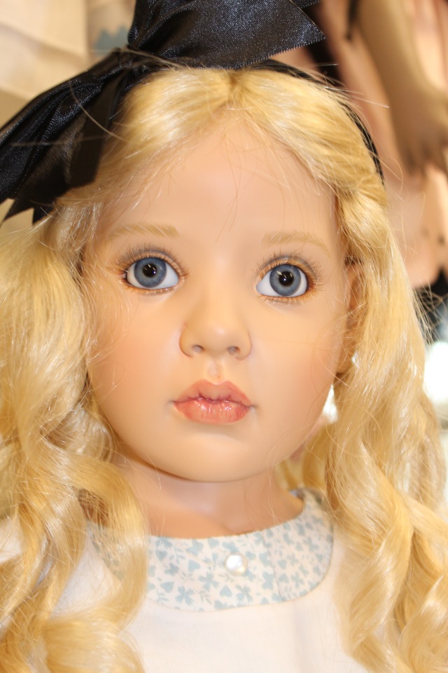 Встреча коллекционеров в магазине. Выбор кукол из новой коллекции Гюнзел. Часть первая - Алиса. ОПРОСНИК