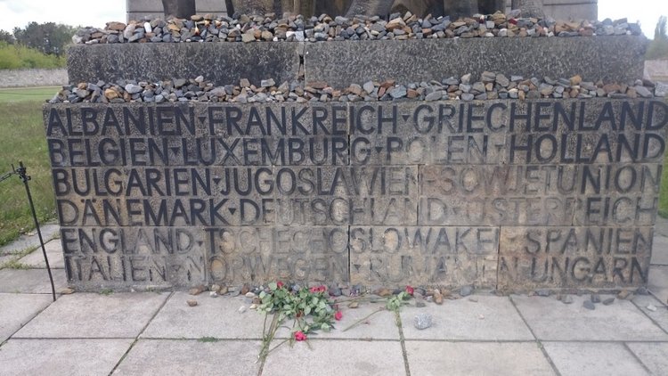 Спасибо Вам за смелость и отвагу, за небо мирное над головой