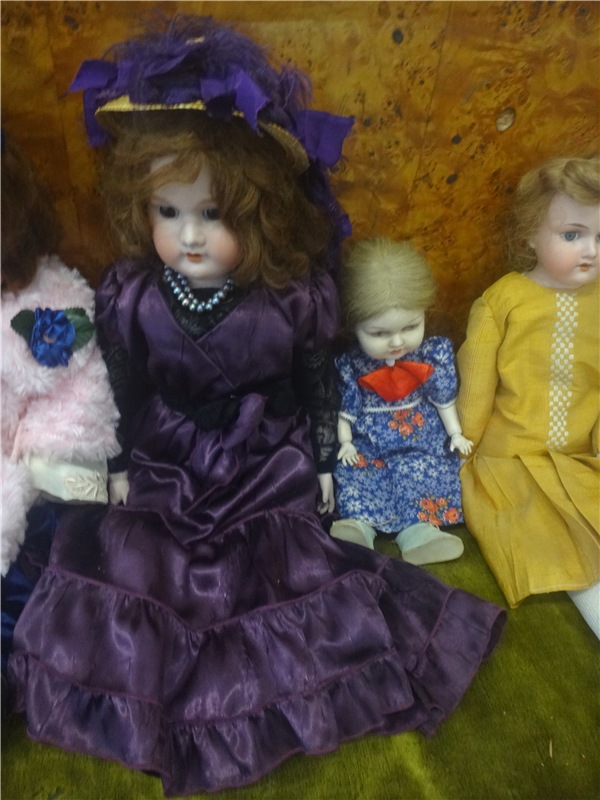 Выставка " Лабиринты кукольной жизни"