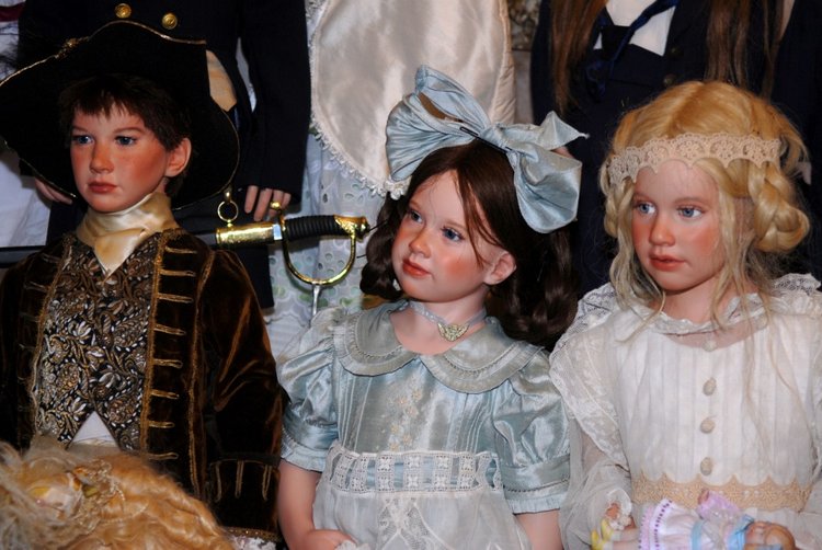 История о том, как я поставила кукол в витрину. Проект "За стеклом"