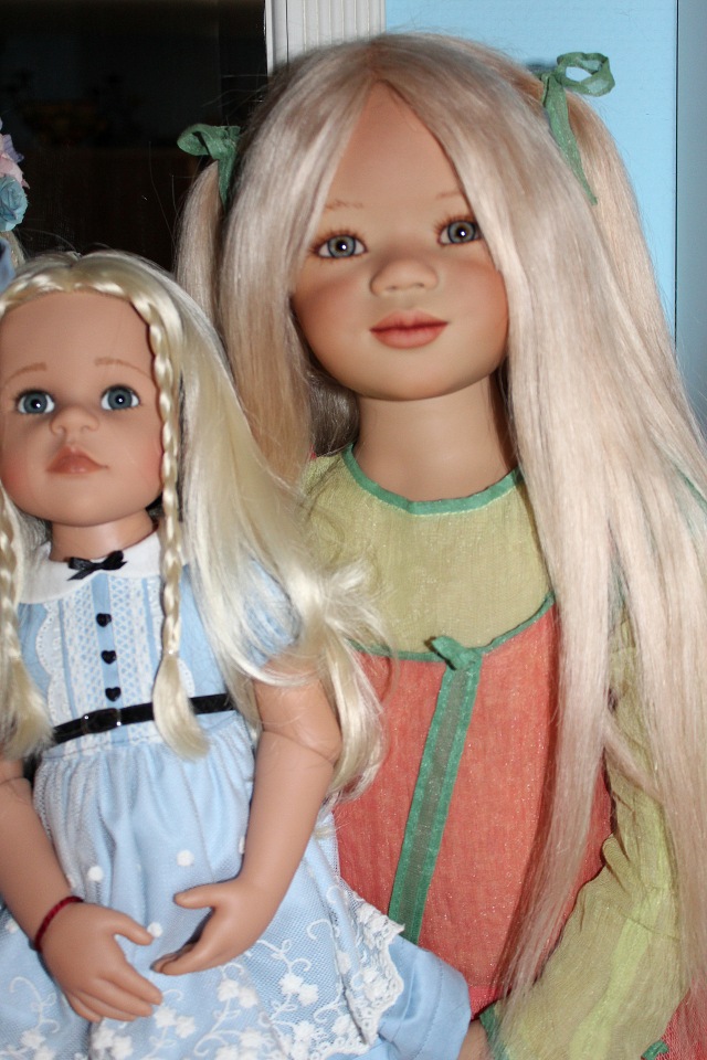 Две блистательные блондиночки, Нандини и Сарай