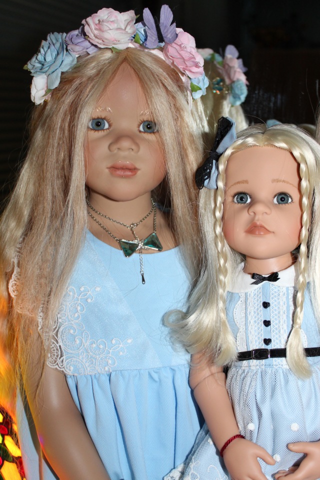 Две блистательные блондиночки, Нандини и Сарай