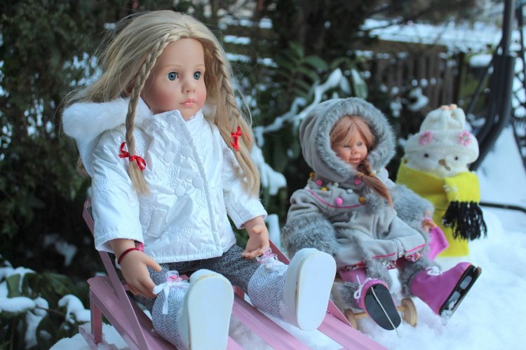 Снежные забавы Кети и Рози. Провожаем зиму