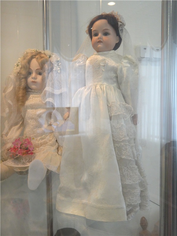 Выставка " Лабиринты кукольной жизни"