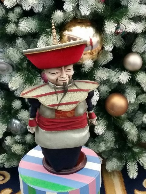 Елочка в Оперном театре Новосибирска. Удивила (фото 3)