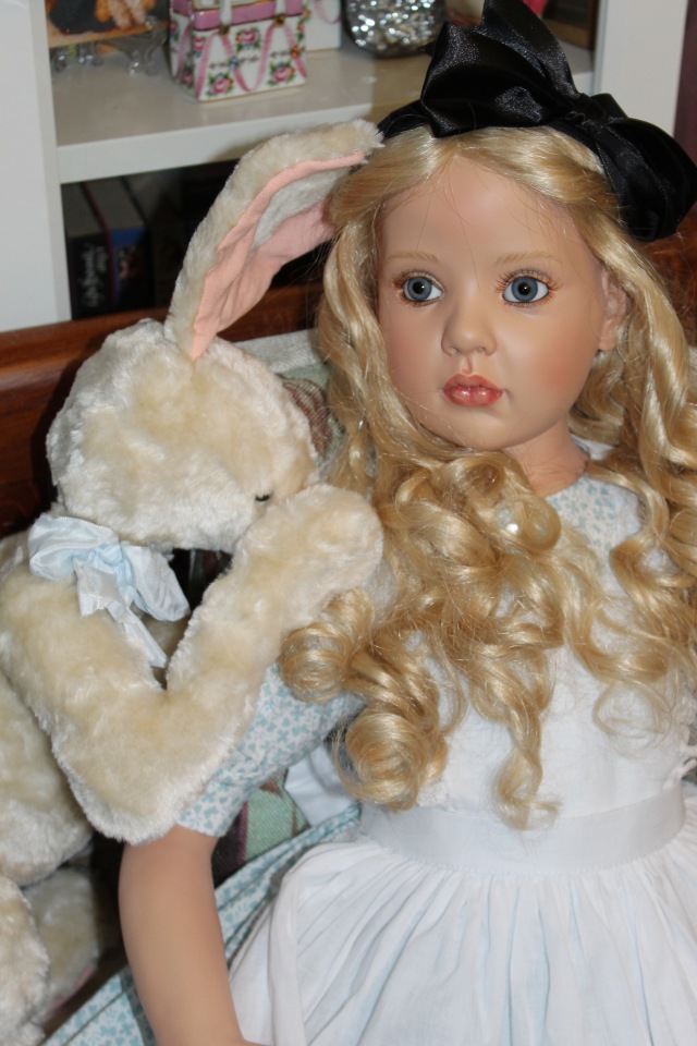 Алиса из Страны Чудес и ее кролик