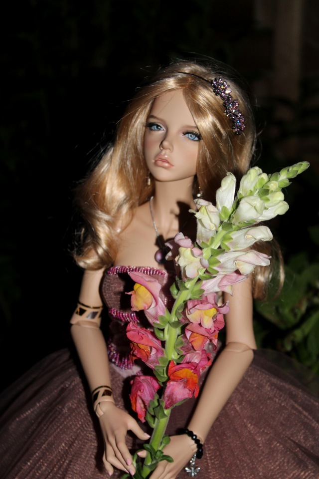 Мисс Бэйбики 2019. Бианка и волшебный цветок. Вечерняя прогулка по саду