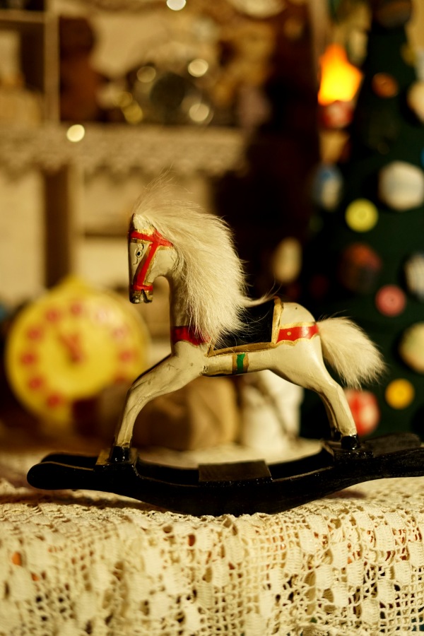 Зимний вечер. Старые игрушки