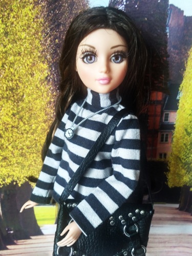 Кукла с красивыми глазами