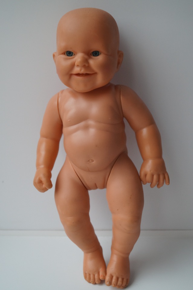 Вторая выписка ноября. Как поставить куклу на ножки, если их нет. Соединяю туловище и голову. У нас и пирамидки лечатся