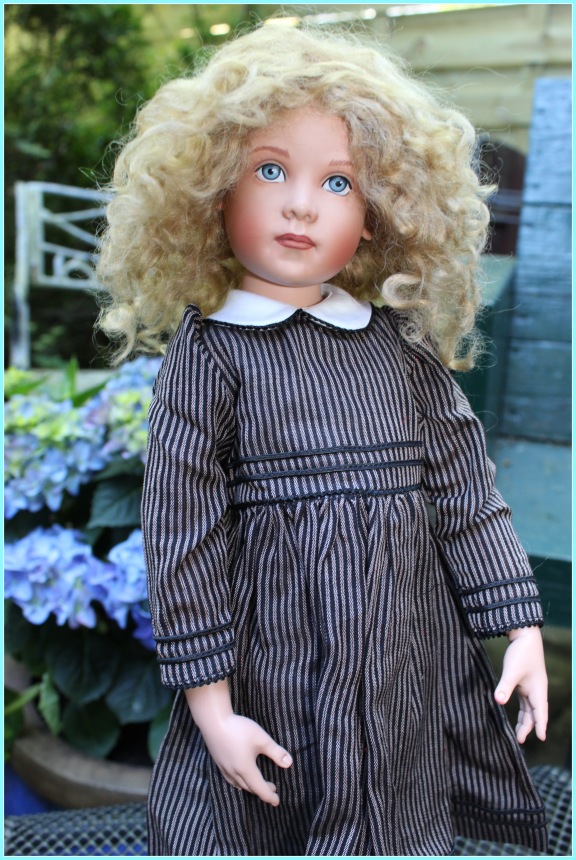 Sonja гуляет в саду. Коллекционная кукла от Helen Kish