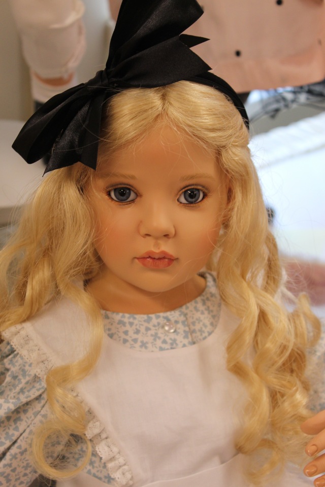 Встреча коллекционеров в магазине. Выбор кукол из новой коллекции Гюнзел. Часть первая - Алиса. ОПРОСНИК